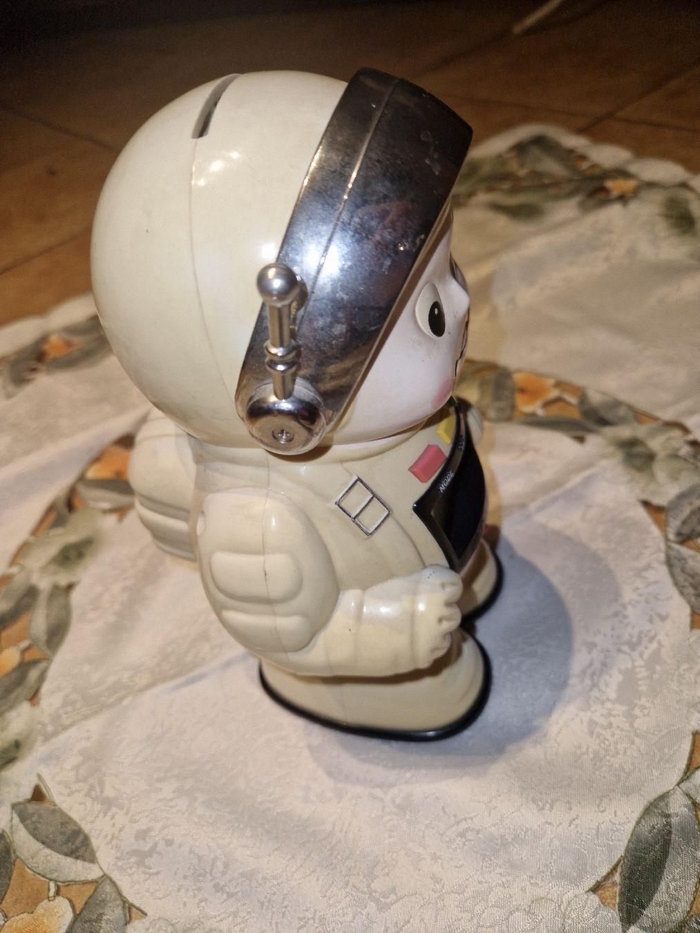 Sveglie: Süsser Astronaut Wecker digital mit Schweizer Flagge. – Usato da Willisau venduto da mar_j55v 7