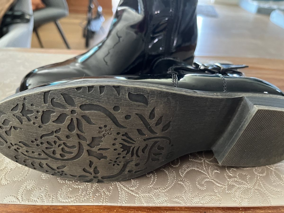 Scarpe da donna: Stiefeletten schwarz Lackgrösse 41 – Nuovo (secondo la descrizione) da Gurbrü venduto da Simiramis 4