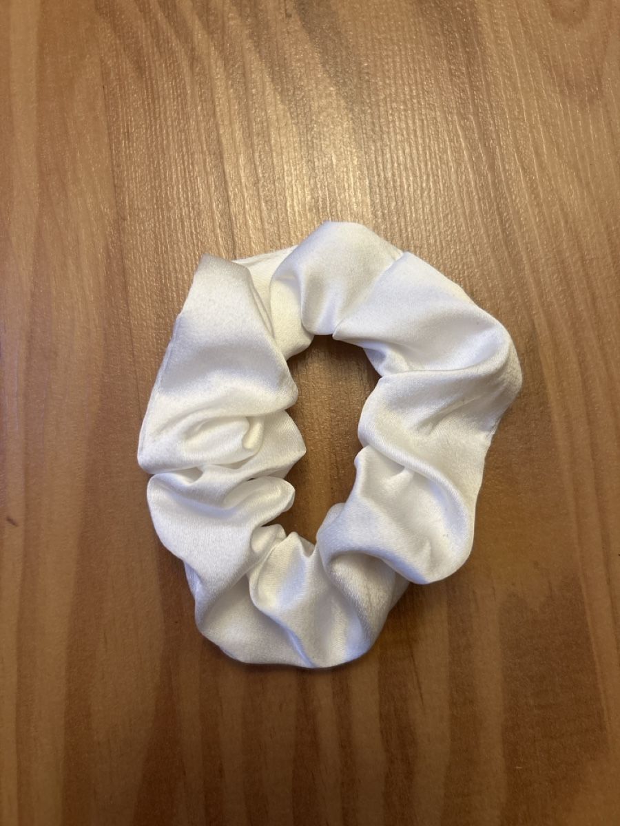 Accessori per capelli: 2 Scrunchies Seide Beige/Weiss – Nuovo (secondo la descrizione) da Hausen AG venduto da cele01 1