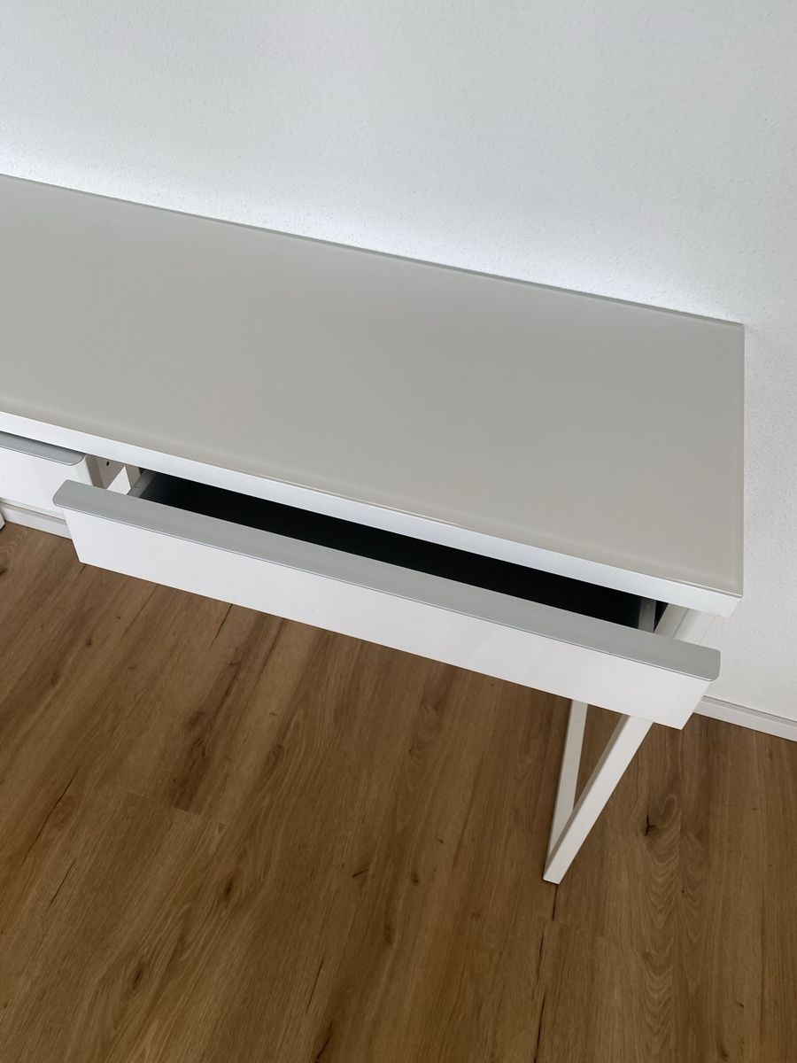 Ikea Tavoli da trucco: Schminktisch mit Glasplatte  – Usato da Winterthur venduto da JasonHa 2