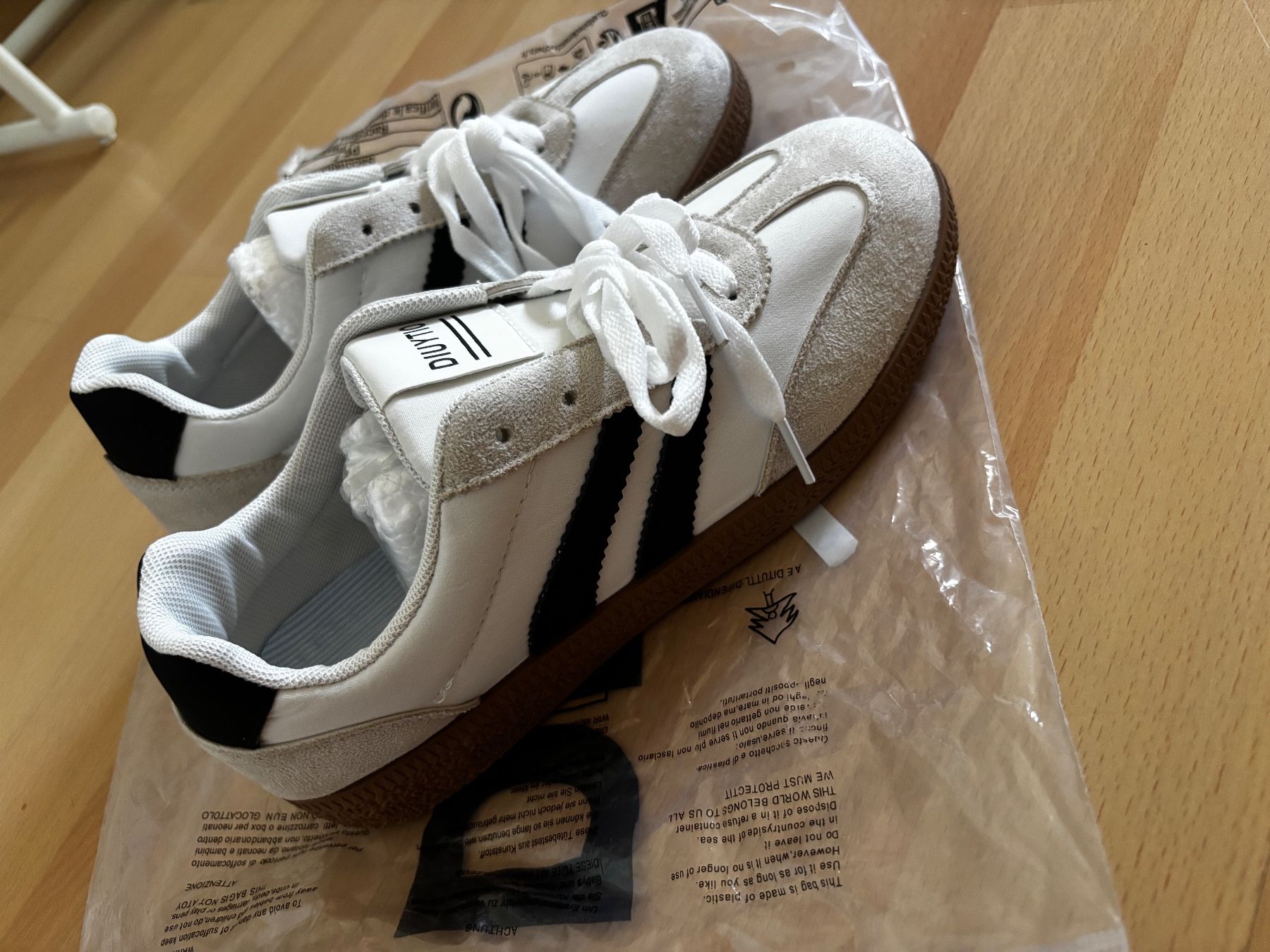 Damenschuhe: Schuh – Neu und originalverpackt aus Bern von ViksiBash 1