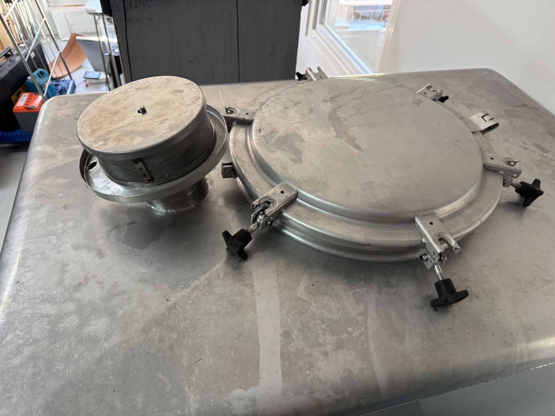 Accessori per altri veicoli: Edelstahltank / Dieseltank 1000L – Usato da Dietlikon venduto da HighspeedUmzug 6
