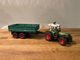 Spielzeug Traktor Fendt mit Anhänger gebrauchter Zustand
