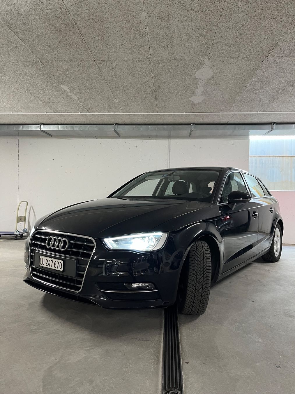 Audi Automobili: Audi A3 2.0 TDI Sportback – Usato da Pfeffikon LU venduto da brundowntown