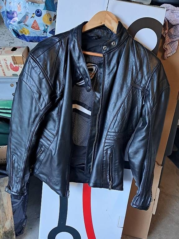Jacken: Held Damen Motorradjacke Leder  Grösse 42  – Gebraucht aus Weisslingen von antonio095