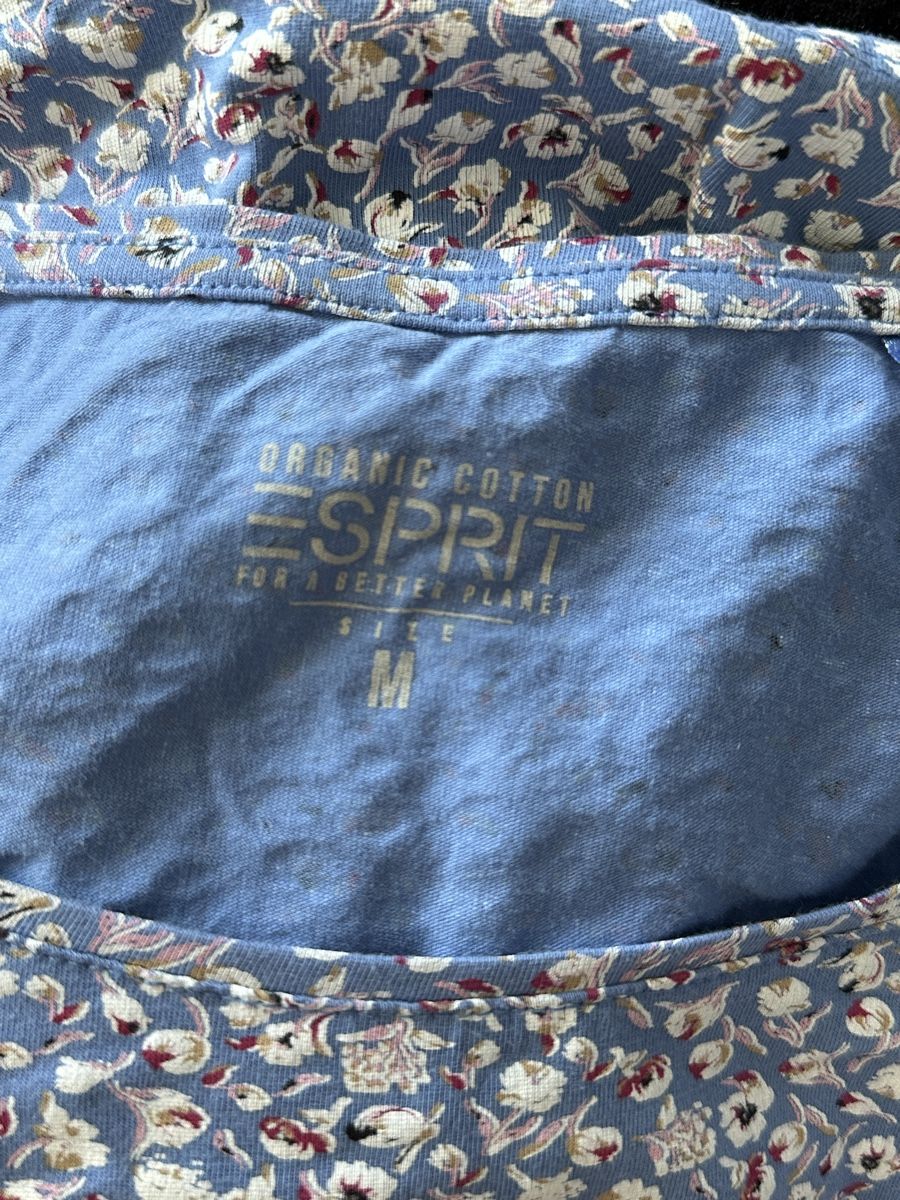 Esprit T-Shirts: Damen T-Shirt Esprit Blumenmuster – Gebraucht aus Wohlen AG von jes_9c79 2