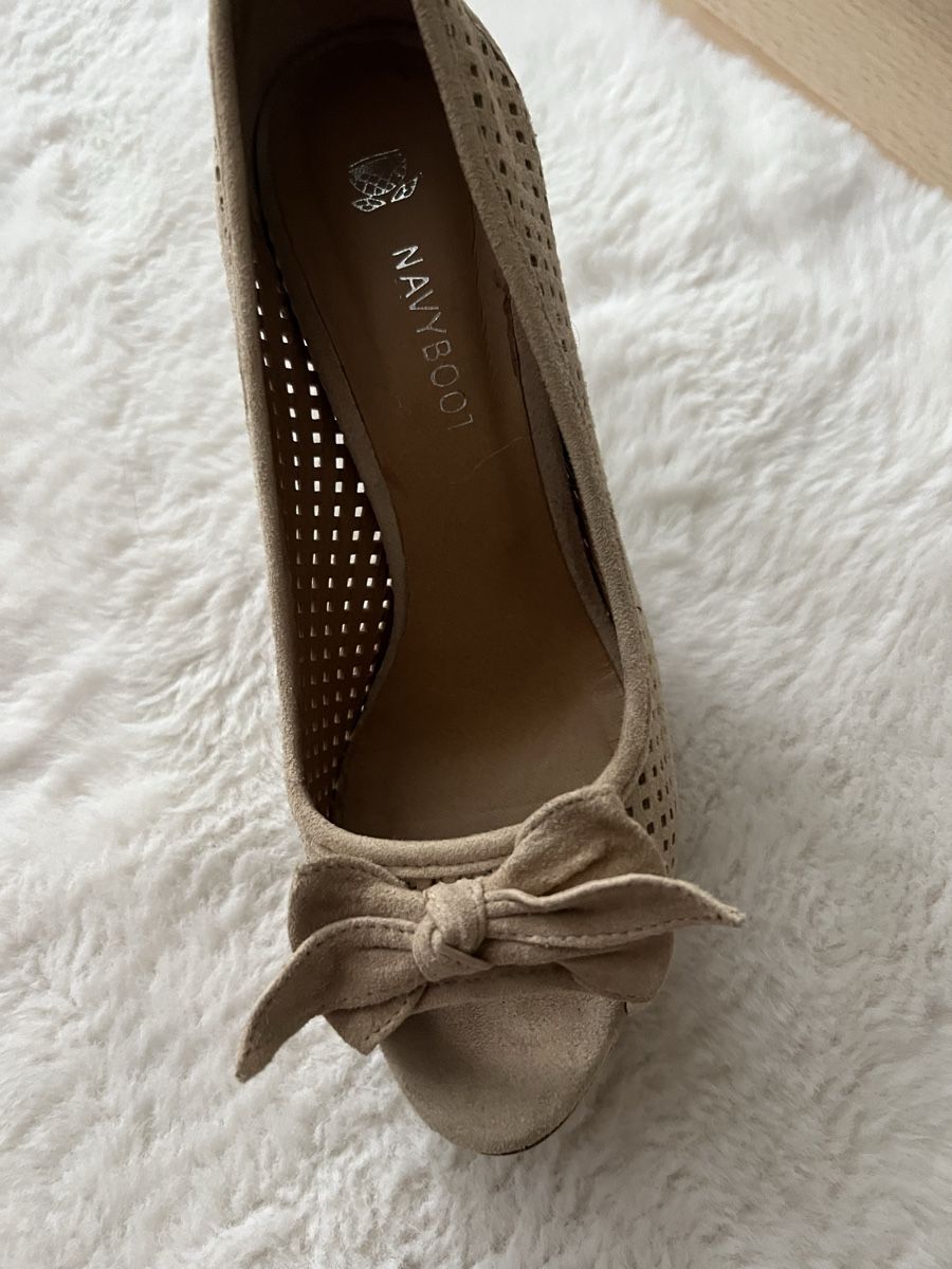 Navyboot Scarpe da donna: Navyboot Pumps Leder beige Gr. 38 (129 chf ) – Nuovo (secondo la descrizione) da Turbenthal venduto da 310707 4