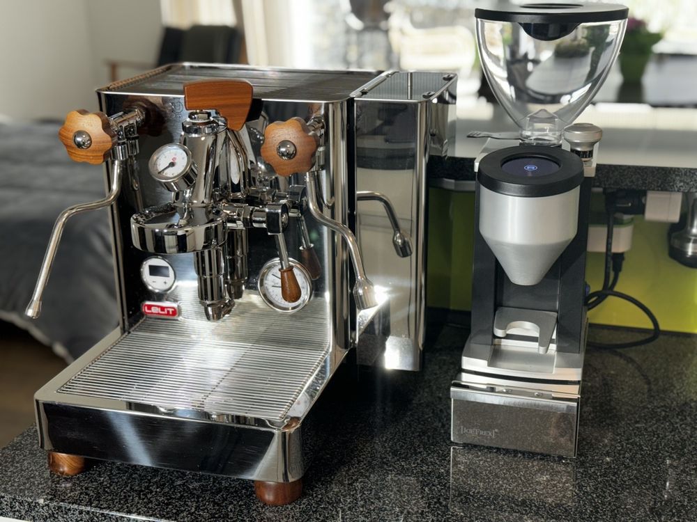 Siebträgermaschine und Kaffeemühle Komplettset (Gebraucht) in Lenzburg ...