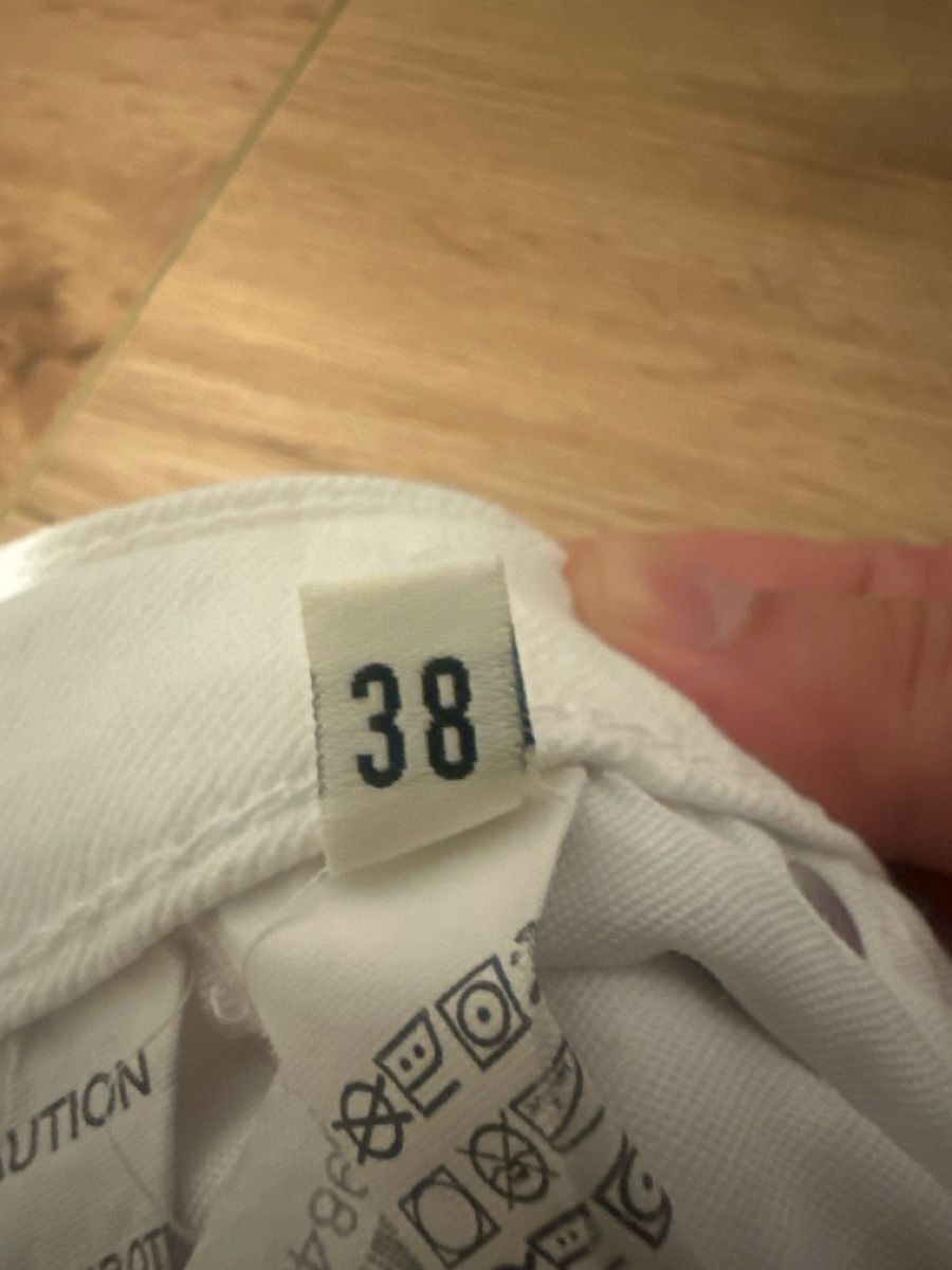 Pantalons: Weisse Sommerjeans mit coolem Destroyed Look, Gr. 38 – Neuf (Voir description) à Solothurn par Ib1a 5