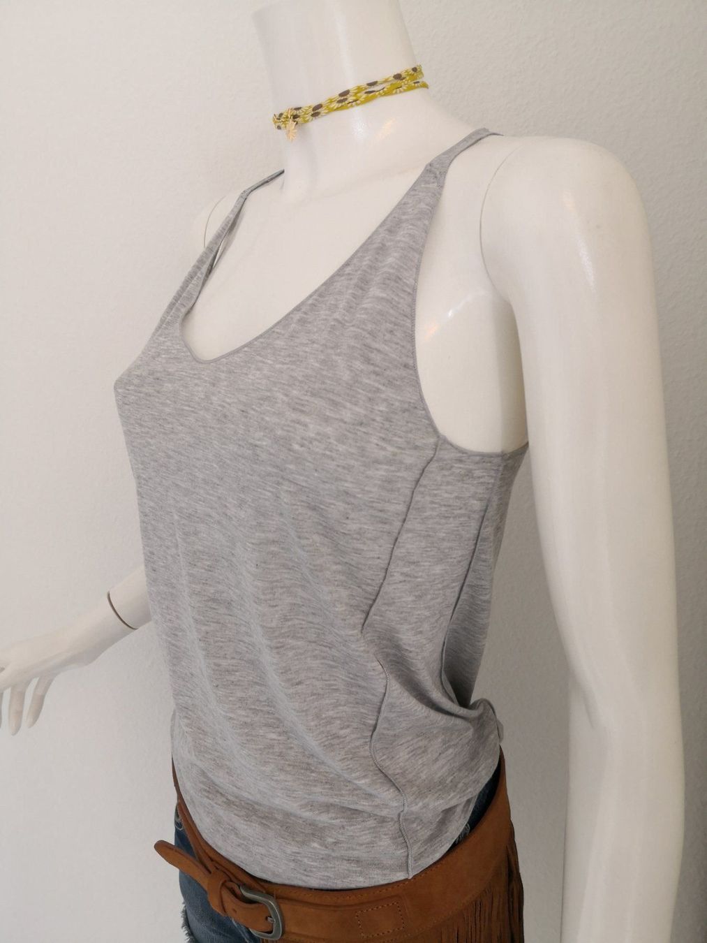 Mango Top: 🤩MANGO TANK TOP HELLGRAU & V-SCHNITT NEU & PRADA P. – Nuovo (secondo la descrizione) da Olten venduto da Naja-Twins-Twins 7