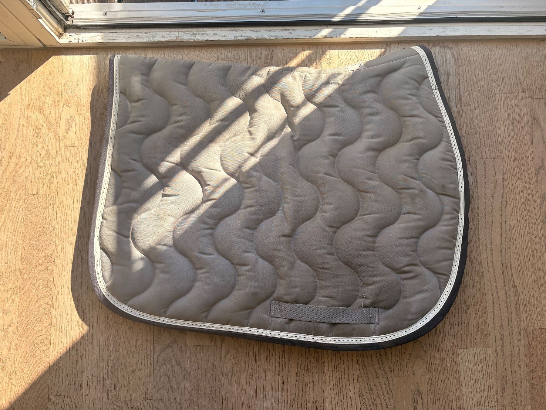 Sattel & Sattelzubehör: Tapis de selle gris Penelope, – Gebraucht aus Lausanne von jbarral 1