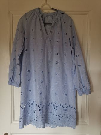 H&M Süsses Sommerkleid mit Lochstickereien