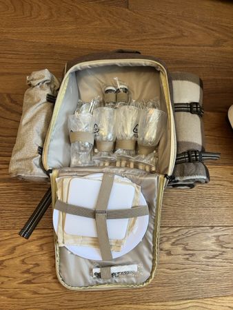 Picknicktasche mit Geschirr und Decke komplett