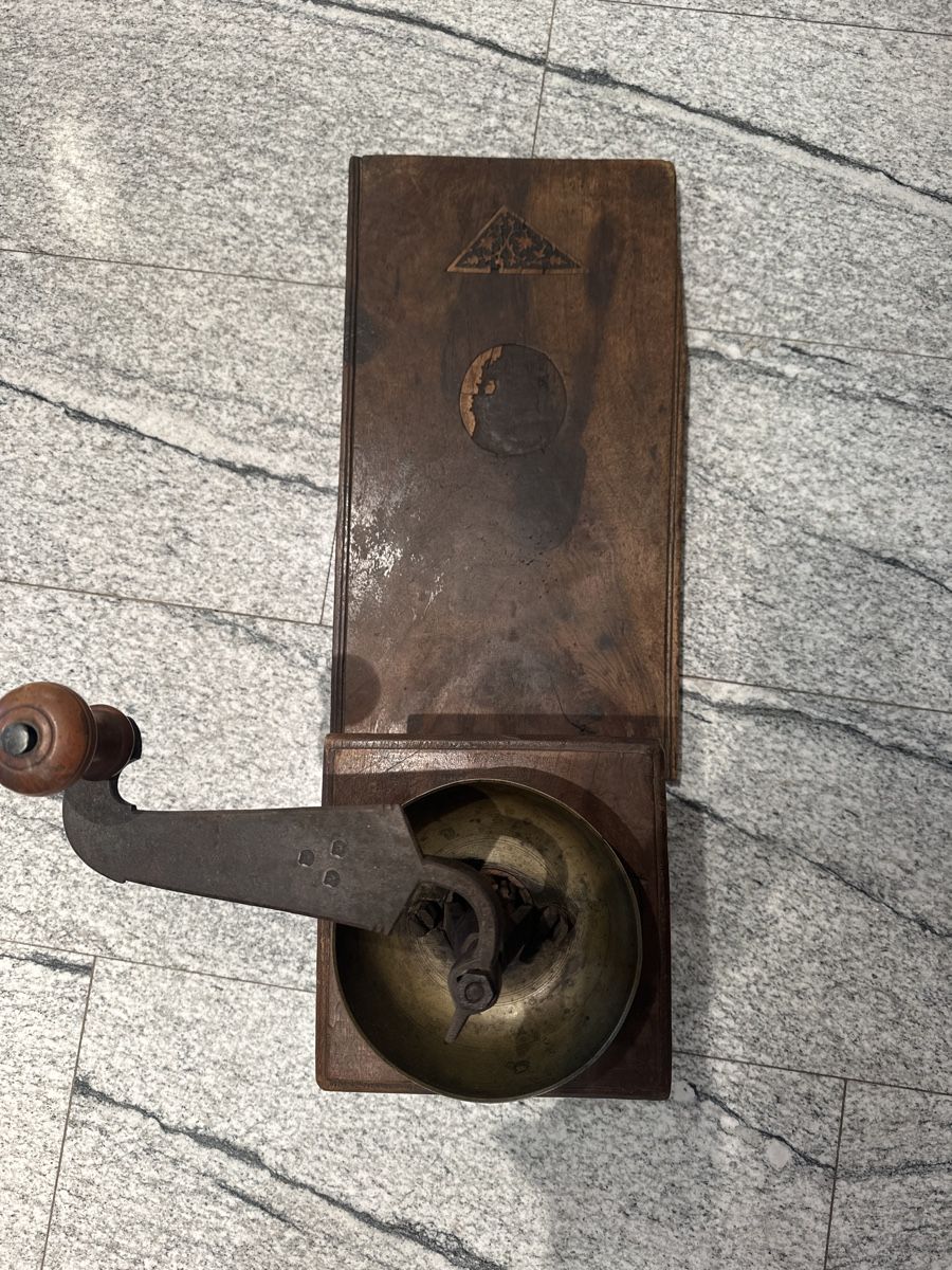 Articoli in legno: Antike Kaffeemühle – Usato da St. Gallen venduto da Ursula66