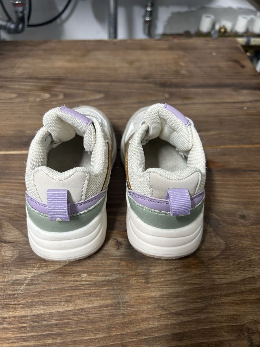Scarpe per ragazzi: Baskets Okaïdi enfant taille 24 – Usato da Mont-sur-Rolle venduto da Rizzoalma 1