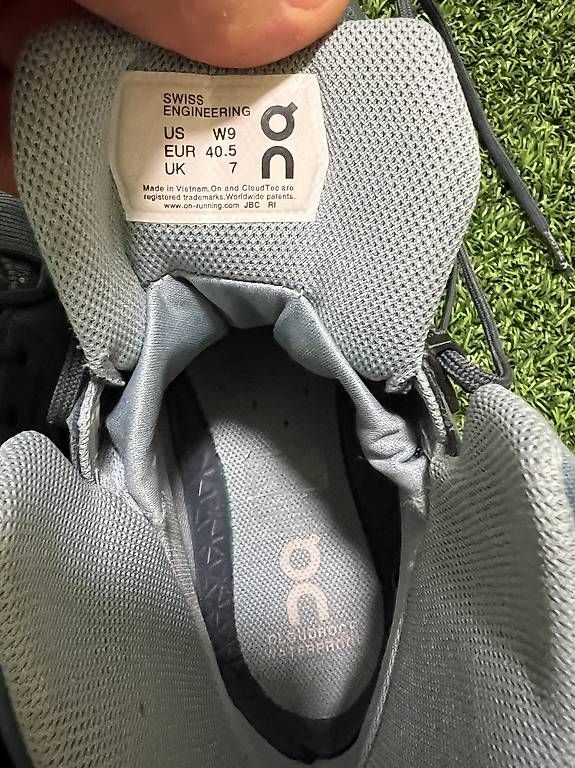 On Chaussures femmes: On Cloudrock Wanderschuhe Grösse 40.5 neuwertig – D'occasion à Arlesheim par FS_79 3