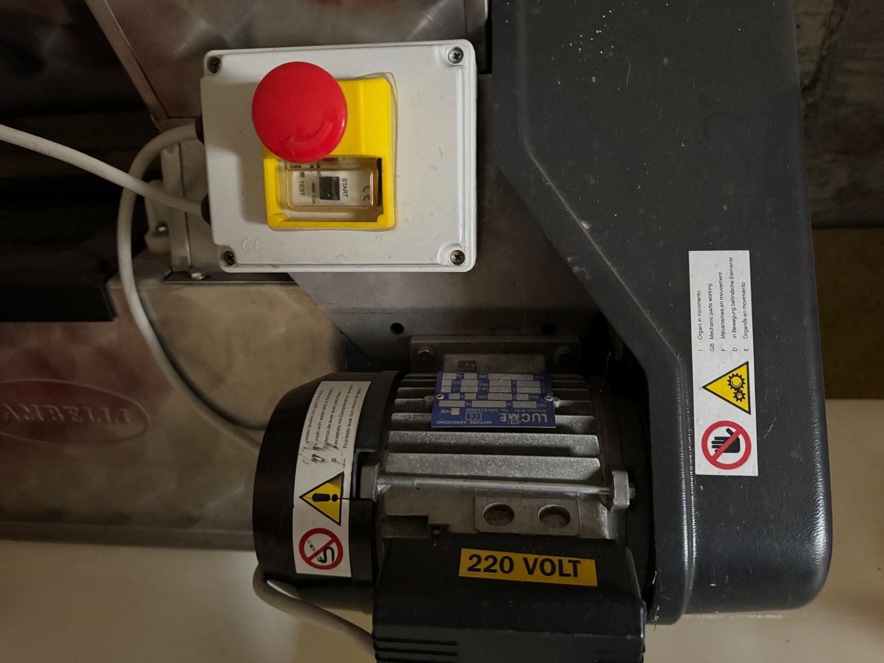 Alle Maschinen: Abbeermaschine elektrisch Zambelli – Gebraucht aus Münsingen von Sabine87 2