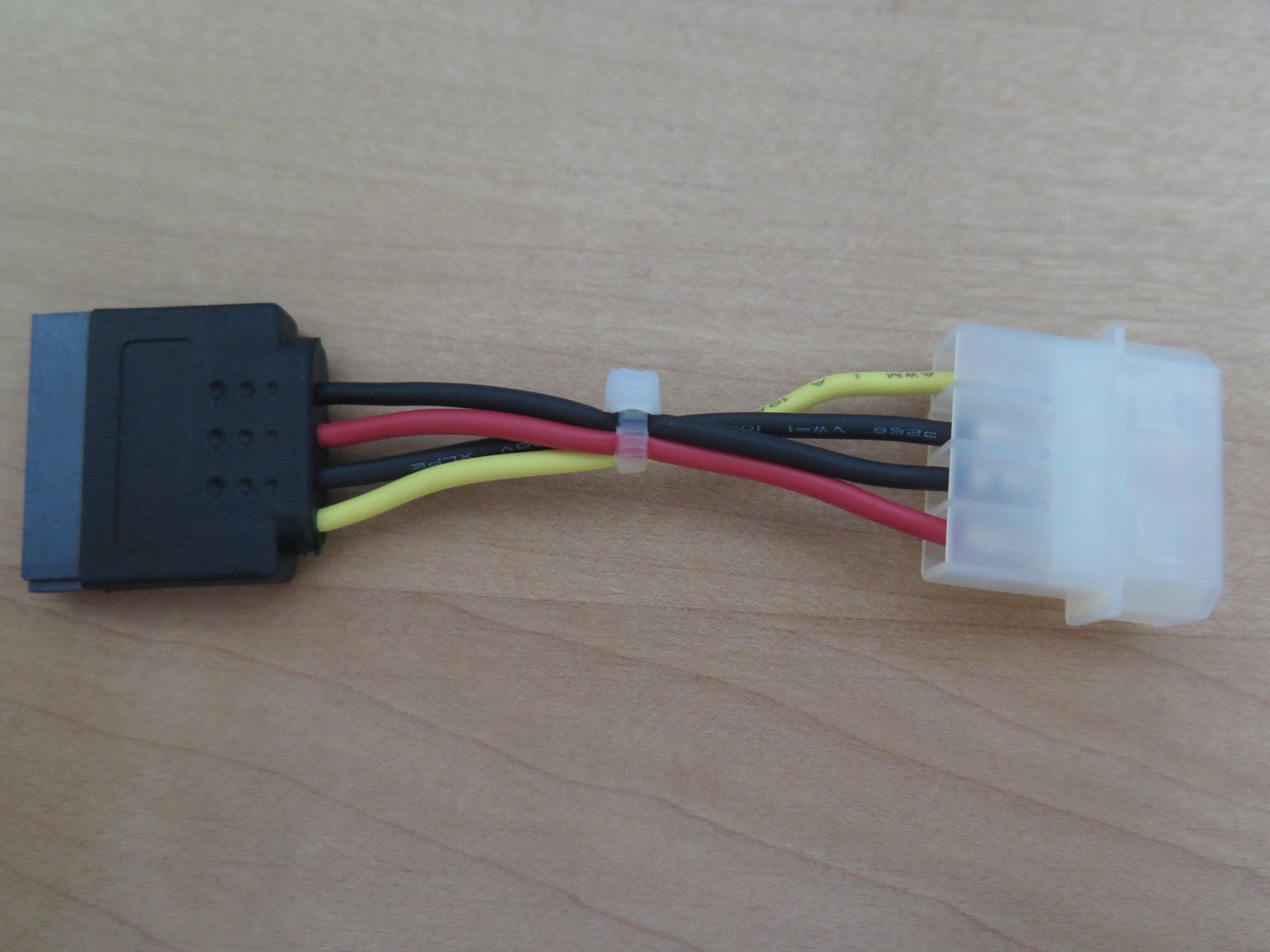 Unità & Adattatore: Adapter SATA auf Molex 4-Pin neu – Nuovo (secondo la descrizione) da Rafz venduto da JJPuu2