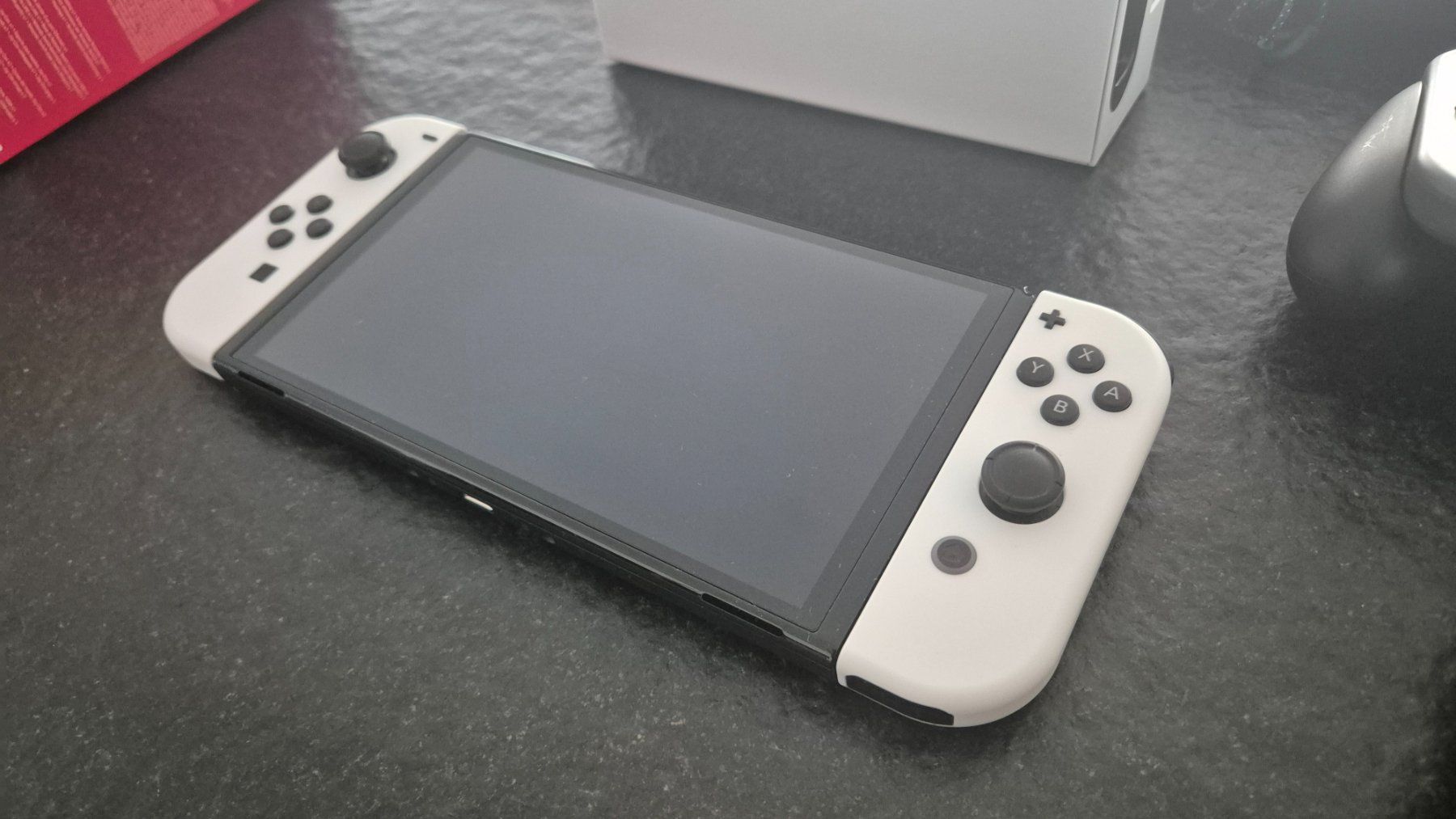 Nintendo Konsolen: Neuwertig: Nintendo Switch OLED Weiss+2 Controller+3D Mario – Neu (gemäss Beschreibung) aus Zeiningen von McEddie_1297 1
