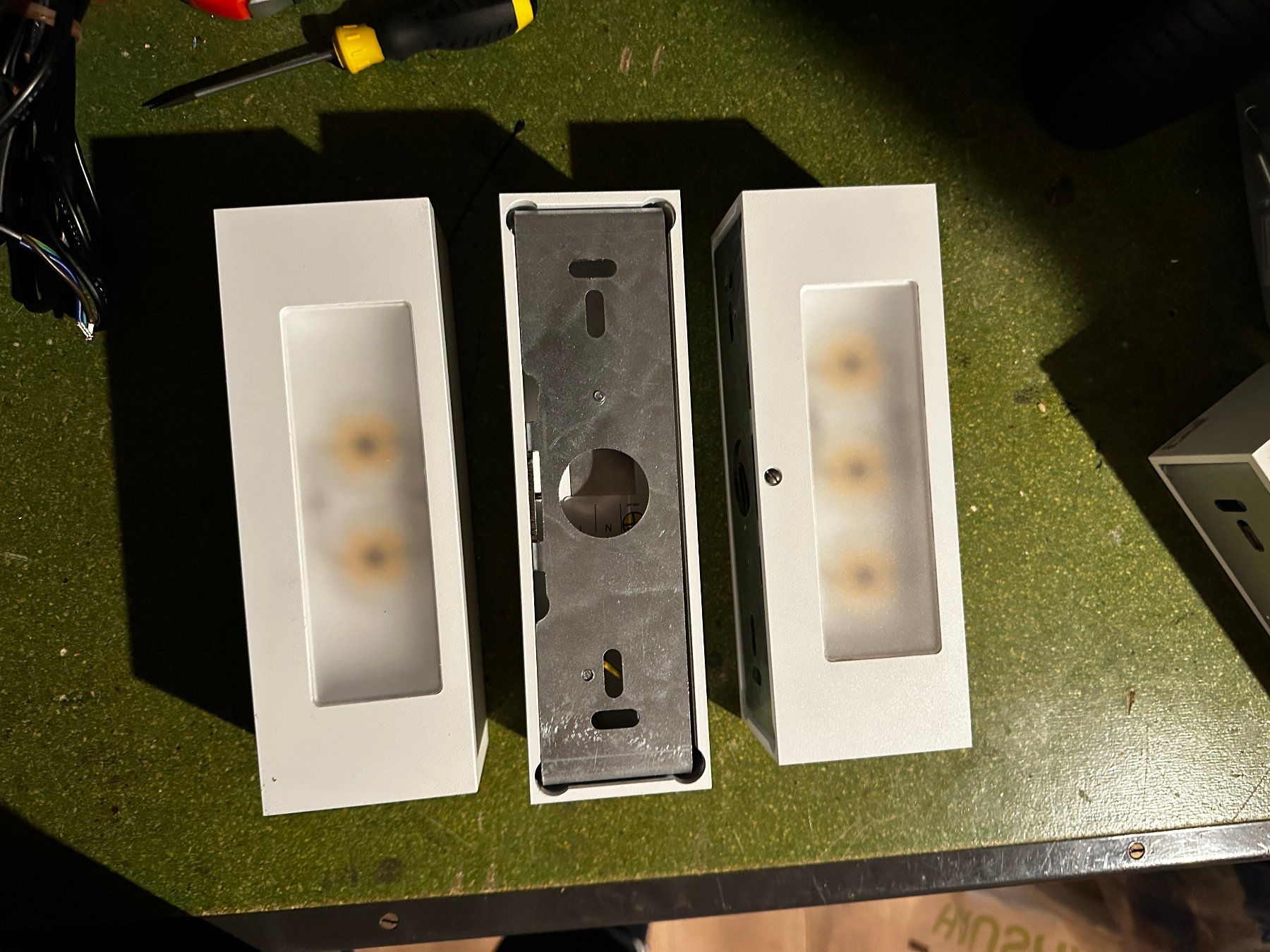 Lampen: 3 Steng Brigg-2 LED Wandlampen – Gebraucht aus Winkel von Quentins