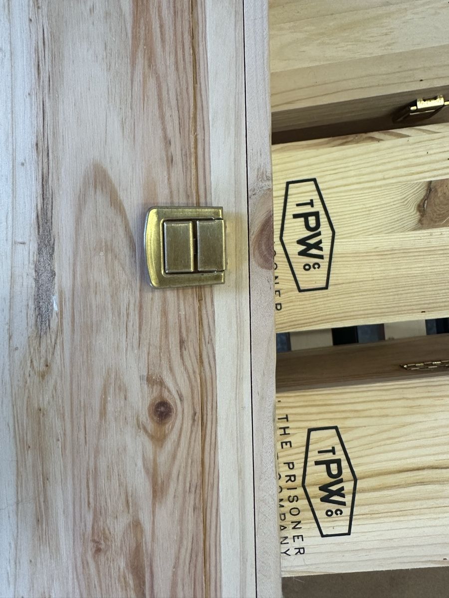 Articoli in legno: Weinregal aus Holz 4 stk – Usato da Sevelen venduto da Stopglobal. 4