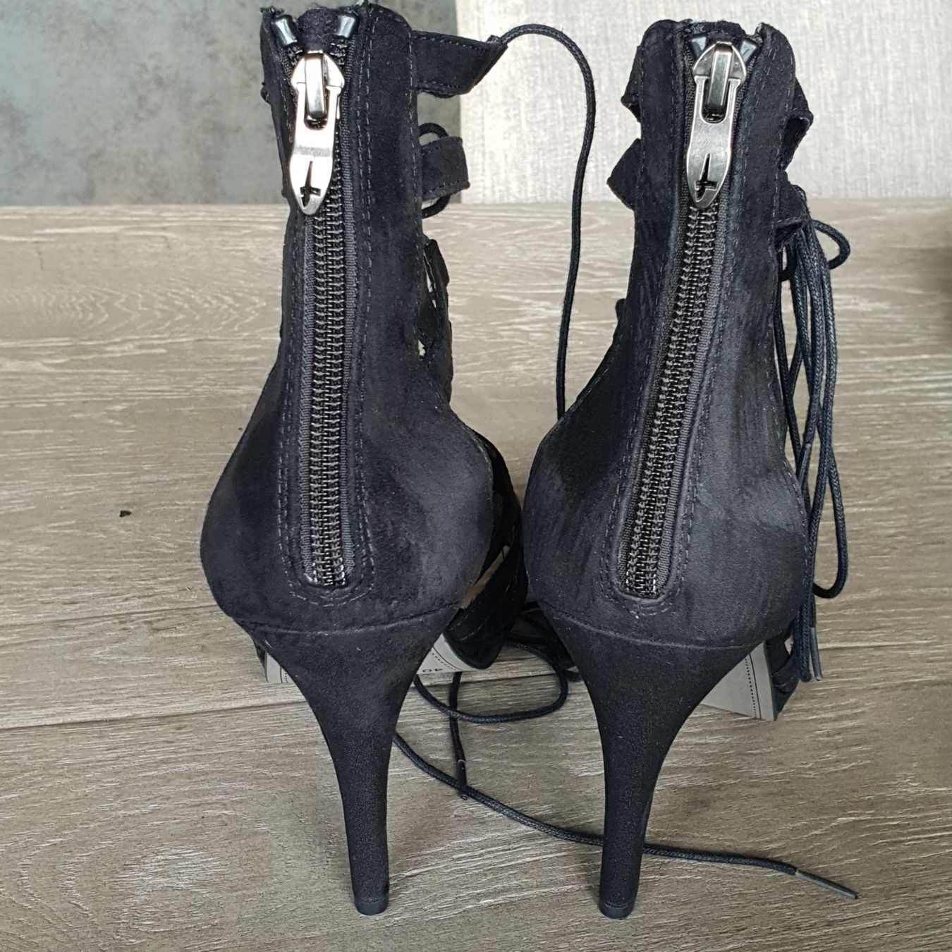 Tamaris Damenschuhe: 🐸 HIGH HEELS 40 / PUMPS GESCHNÜRT – Neu (gemäss Beschreibung) aus Môtier (Vully) von  1