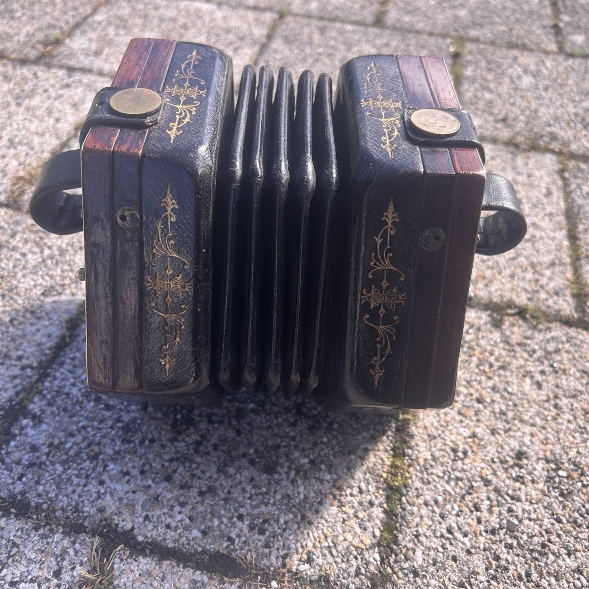 Strumenti musicali: Englische  oder Französische Concertina – Usato da Laufen venduto da belleskulptur