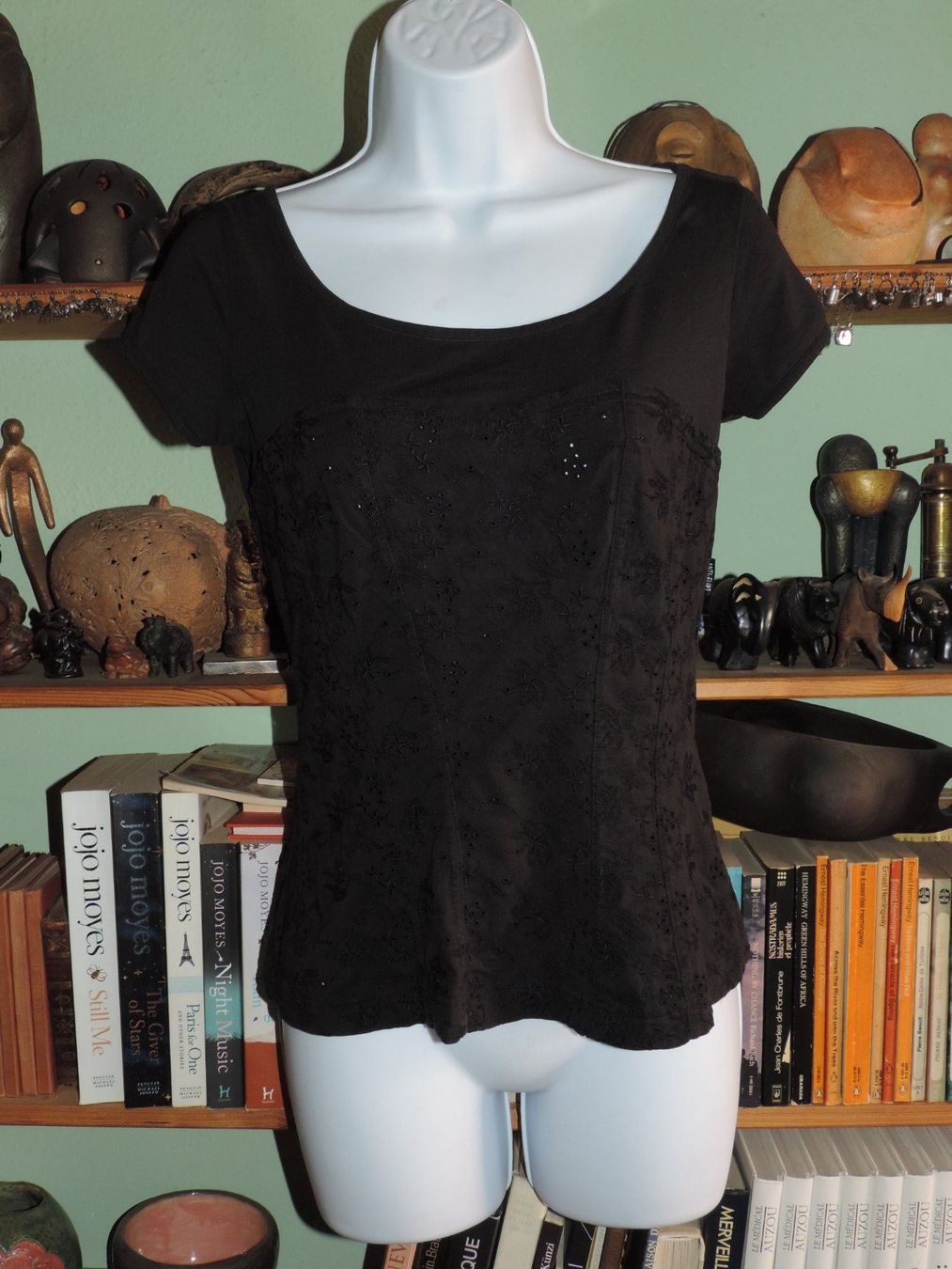 T-shirt: t-shirt noir aéré – Usato da Genève venduto da Axelle333 2