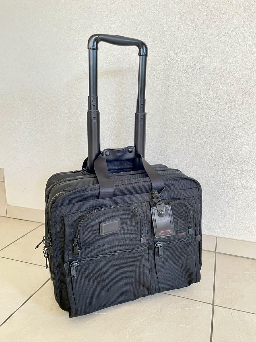 Tumi Valigie & Borse: TUMI Aktentasche / Handgepäck auf Rollen – Usato da Richterswil venduto da Prangins9 4