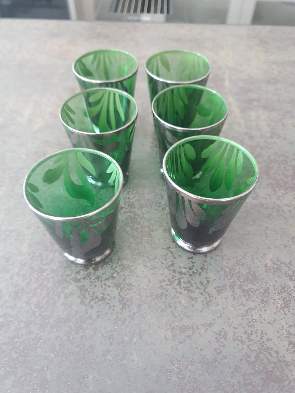 Bicchieri: 6er Set edle Schnapsgläser, Glas, grün mit Silberdekor – Usato da Reinach venduto da 3Guggerli