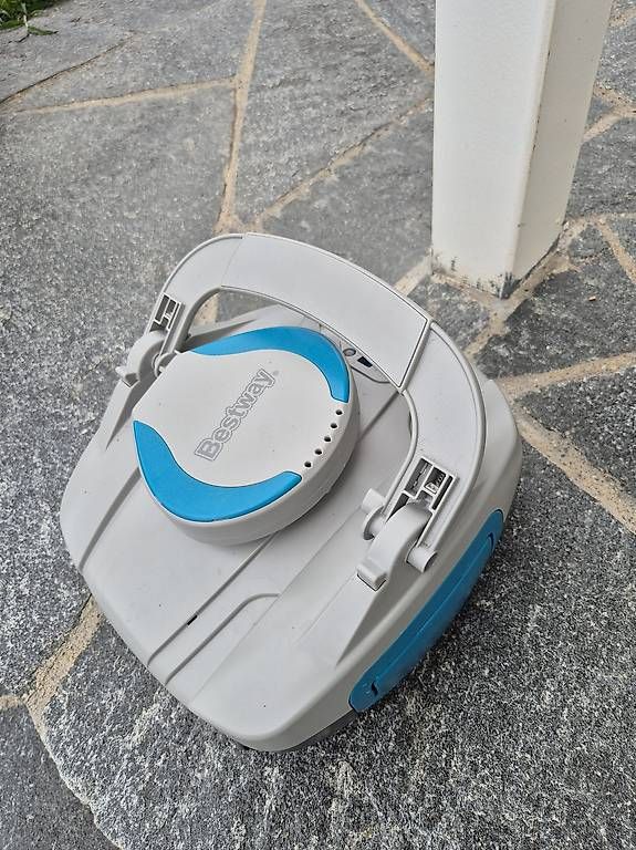 Accessoires de piscine: Poolroboter neu Garantie – Neuf (Voir description) à Küssnacht am Rigi par Rigi87