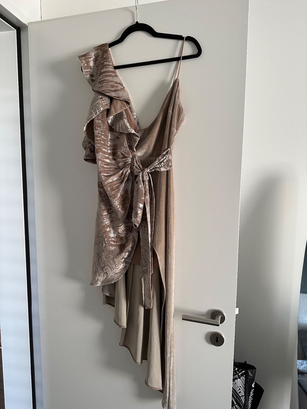 Self-Portrait Kleider: Self Portrait Velvet Dress – Neu (gemäss Beschreibung) aus Kilchberg von AK_KB 2