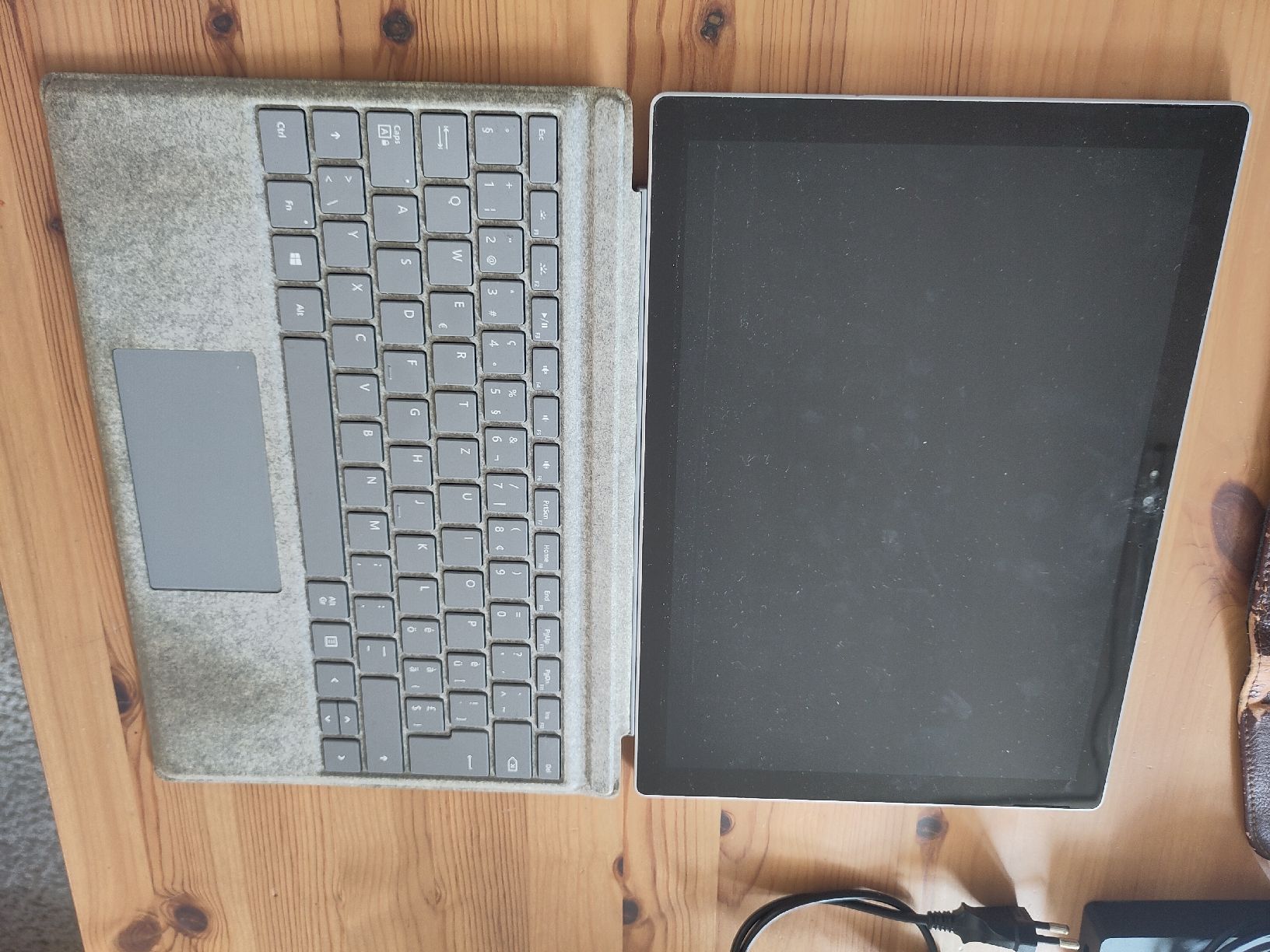 Microsoft Portables: Surface pro 4 modèle 1724 256go avec housse de transport – D'occasion à Fribourg par Mistercactus 1