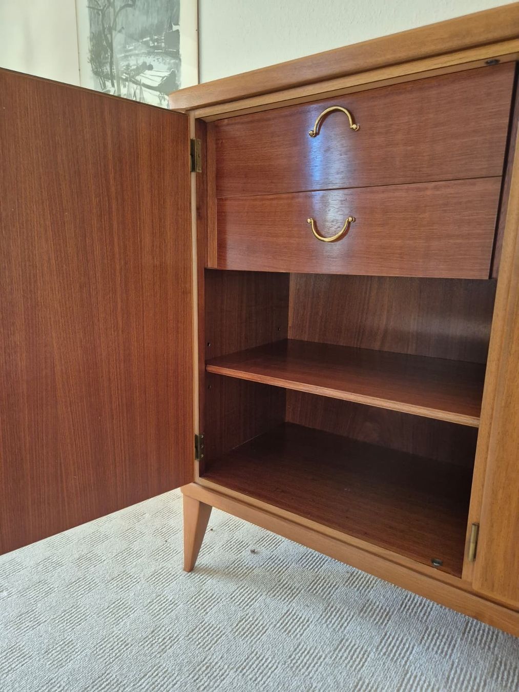 Credenze: Vintage Sideboard/Buffet, Nussbaum – Usato da Winterthur venduto da Sarafina66 6