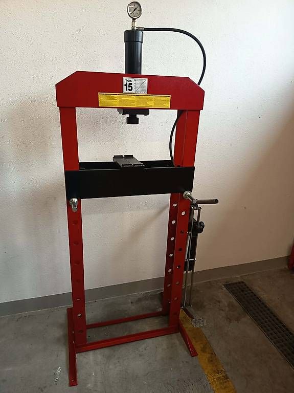 Tutte le macchine: 15 T Presse  – Usato da Teufenthal AG venduto da filou0108