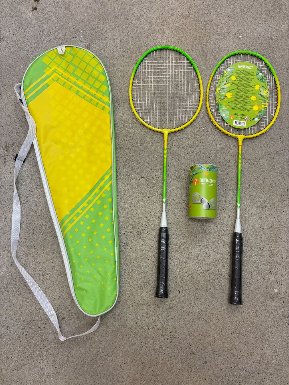 Racchette: Badminton-Set (2 Schläger + Shuttles) – Nuovo e nell'imballaggio originale da Zürich venduto da leGrenat