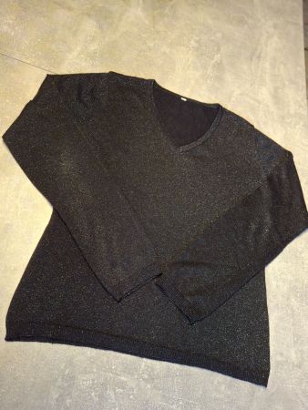 Pull col en V noir et fil argenté taille S