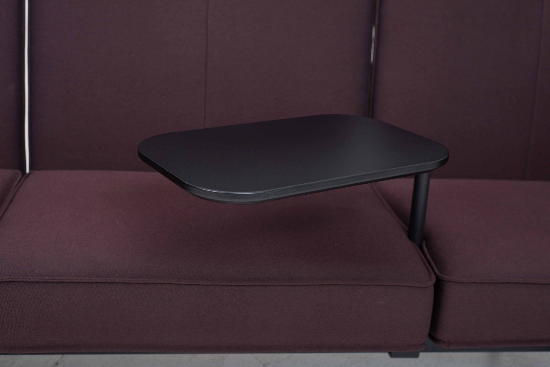 Vitra Divani: Vitra Soft Work Sofa Highback - Edward Barber & Jay Osgerby – Usato da Zürich venduto da STUZH38 5