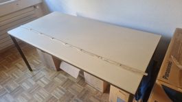 Bureau , 4 pieds métal