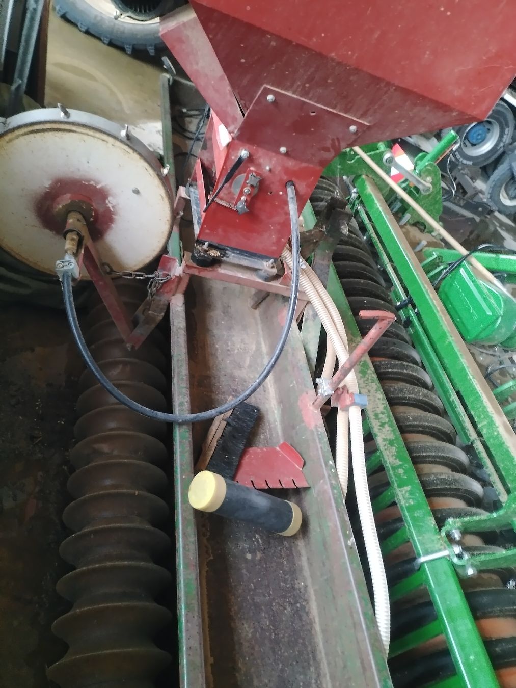 Haruwy Toutes les machines: Walze mit Sähgerät 3 m – D'occasion à Deitingen par RK68 3
