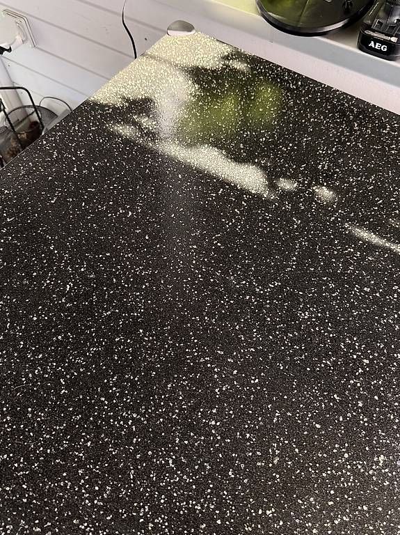 Tables: Granit Esstisch mit 4 Stühle  – D'occasion à Oberengstringen par SaraHoney19 4