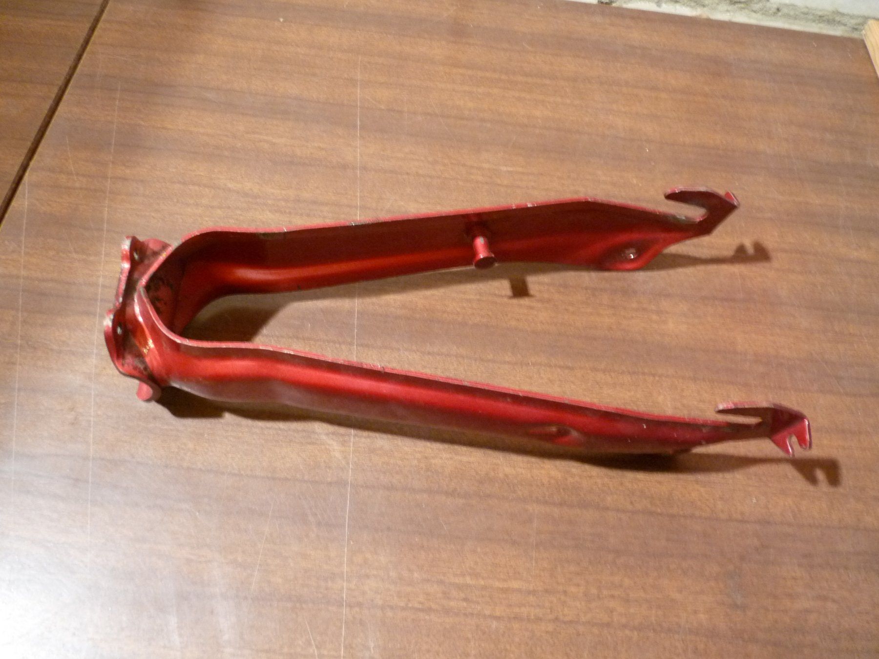 Puch Pièces pour mobylette: Puch Maxi Hinterrad Schwinge rot – D'occasion à huttwil par Pakora