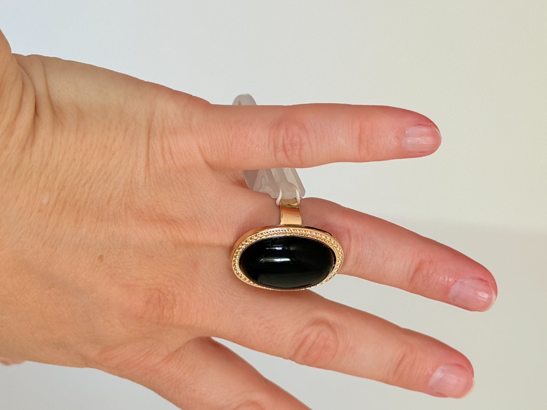 Ringe: Bague or pierre noire forme ovale resize – Neu und originalverpackt aus Genève von AGBERG 1