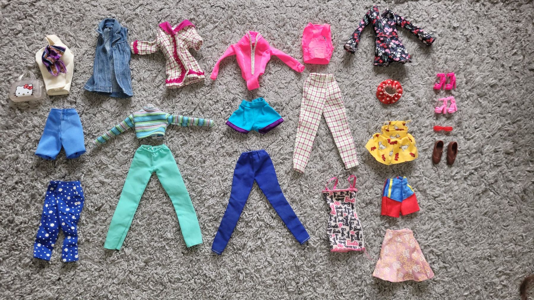 Giocattoli: Puppenkleider Barbie – Usato da Kollbrunn venduto da proxes 1