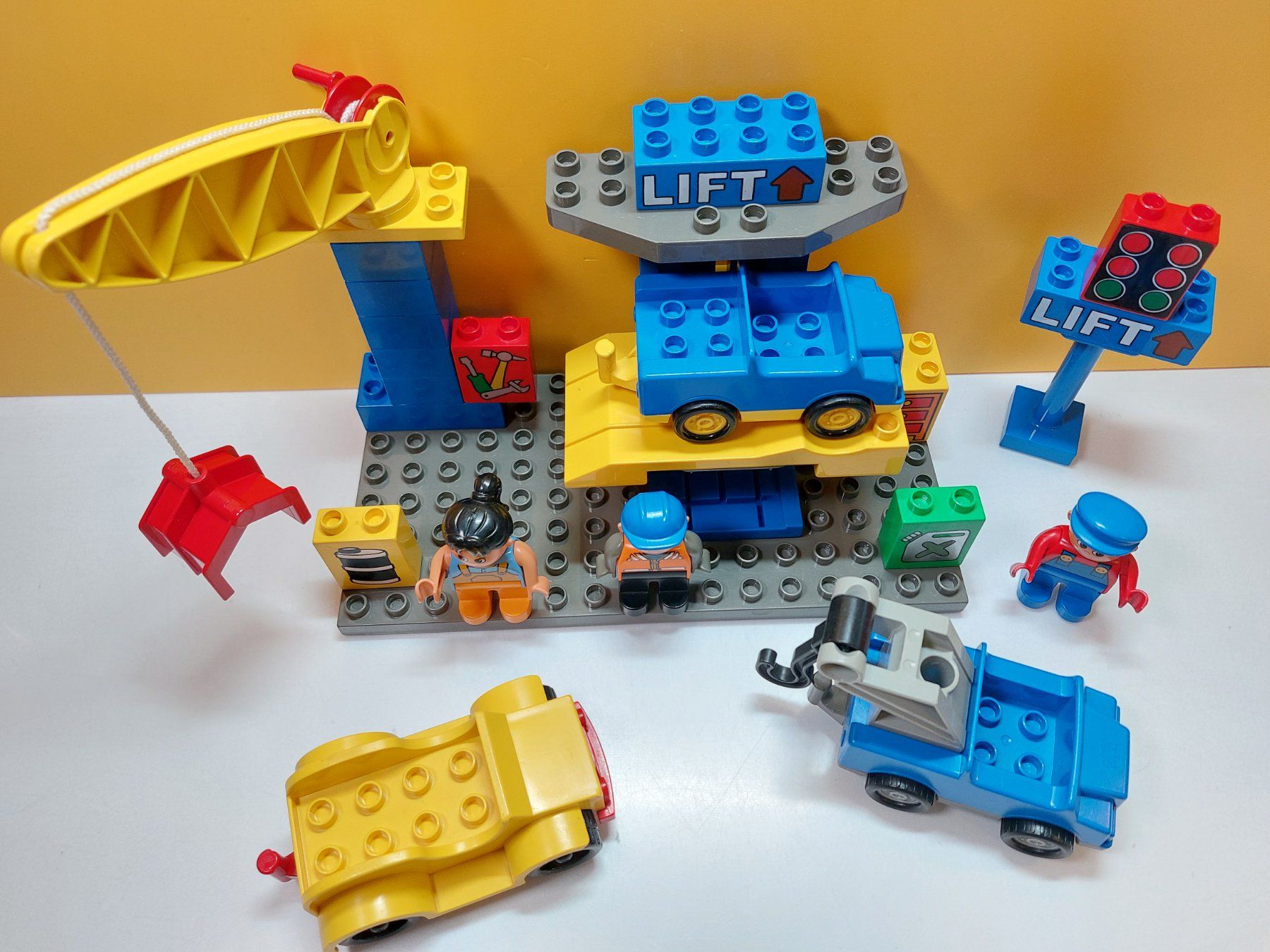 Lego Kit di costruzioni: LEGO Duplo Autolift - Garage - Werkstatt – Usato da St.Gallen venduto da TinasBauundSpiel 3