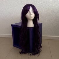 Kunsthaar Perücke lang violett, neu inkl. Perückenkopf
