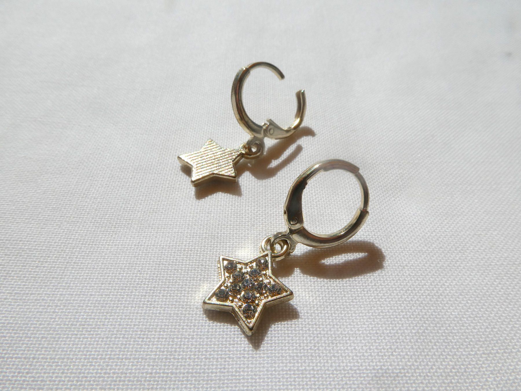 Orecchini pendenti & Orecchini a lobo: Ohrstecker mit Strass, Klappverschluss,  Modeschmuck / neu – Nuovo (secondo la descrizione) da Gattikon venduto da kaandooh 2