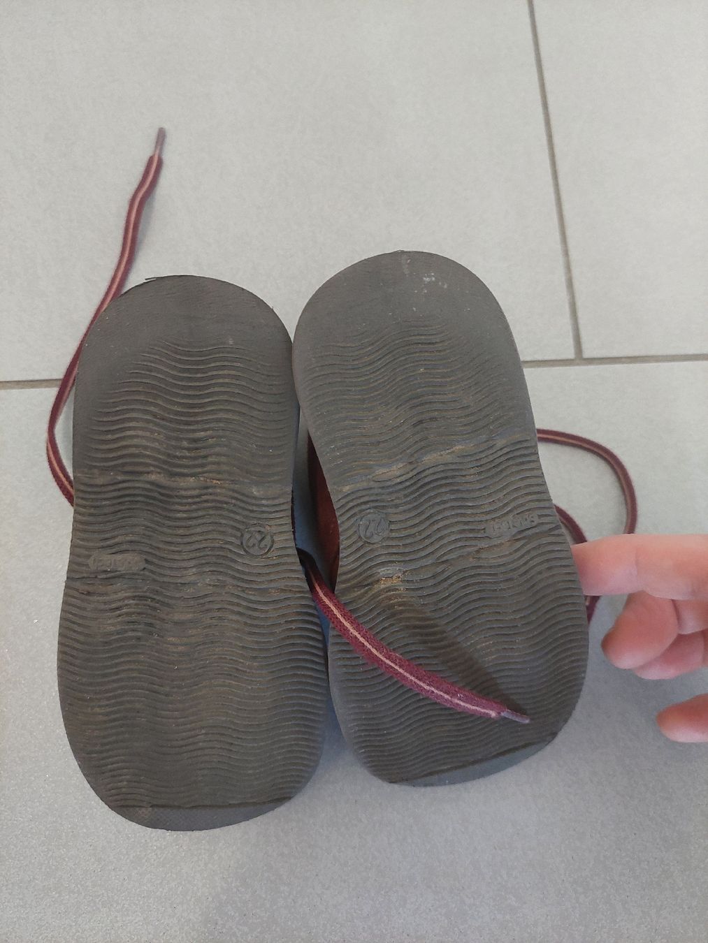 Scarpe per ragazzi: 3 Paar Kinderschuhe Grösse 22 – Usato da Gränichen venduto da JaelRoost 6