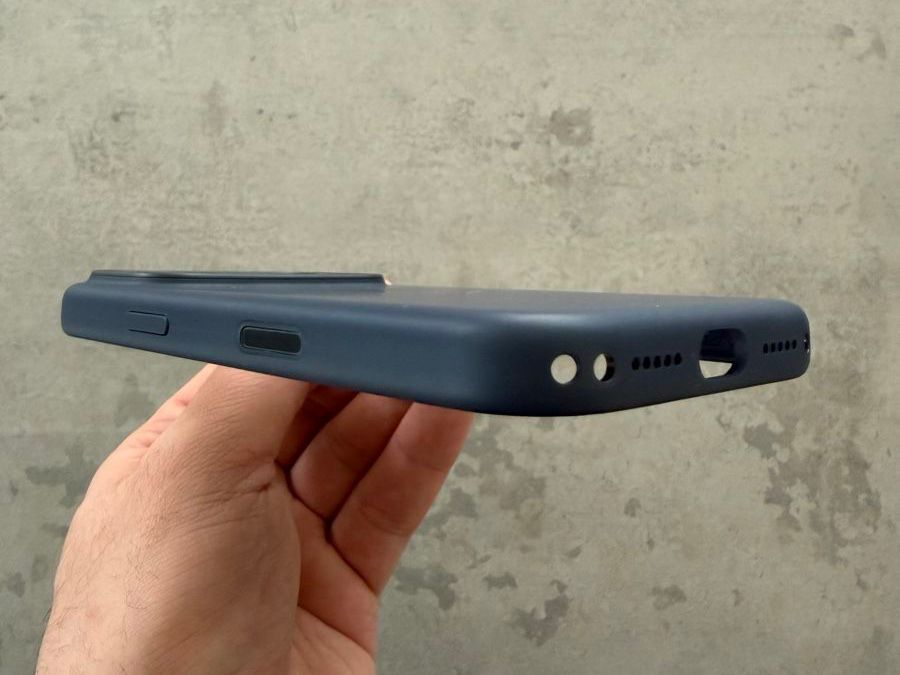 Apple Covers & Schutzfolien: Apple iPhone 17 Pro Silikonhülle in dunkelblau – Neu (gemäss Beschreibung) aus Winkel von betterade 3