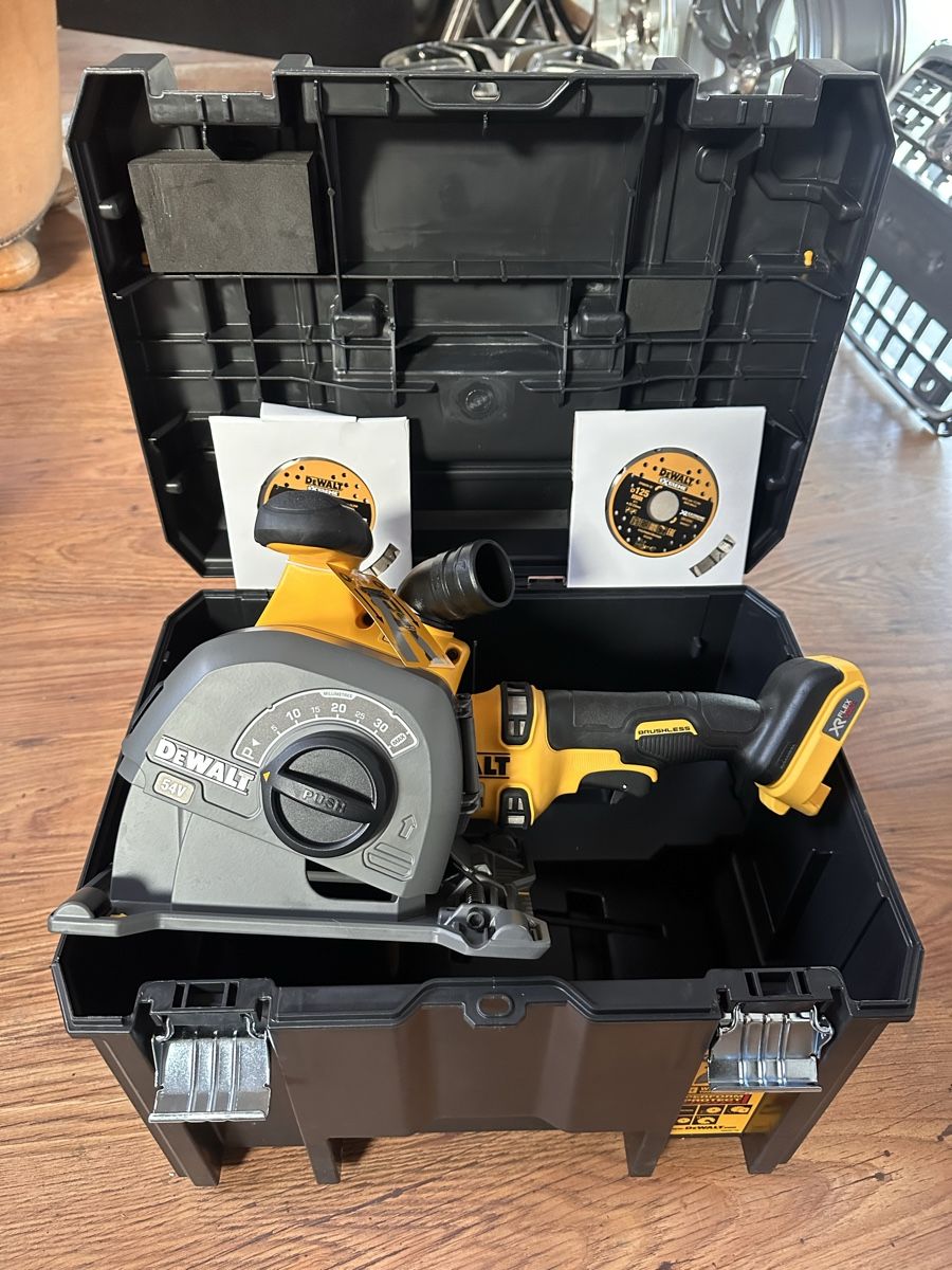 Dewalt Tutti gli attrezzi: DEWALT Mauernutfräse DCG200NT-XJ – Nuovo e nell'imballaggio originale da Oetwil am See venduto da CarParts 4